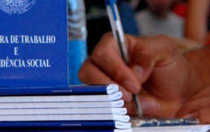 Desemprego cai 4,1% no trimestre encerrado em novembro