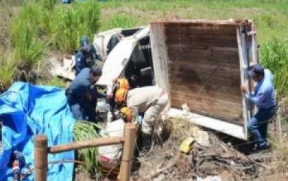 Caminhonete capota em rodovia, jovem é socorrido mas morre