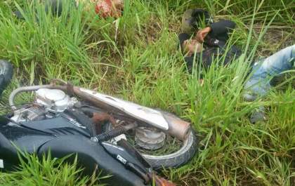 Acidente com moto deixa dois feridos na BR 262