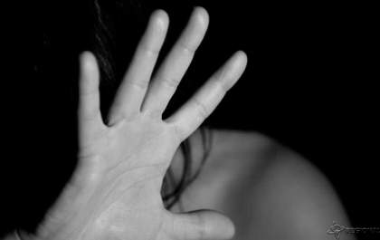 Marido mata mulher com 13 facadas e tenta se matar em Lins