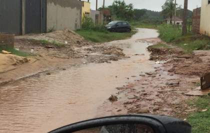 Chuva expõe problemas da Rua Bandeirantes na Vila Haro