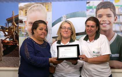 Três Lagoas recebe placa de efetivo combate à dengue