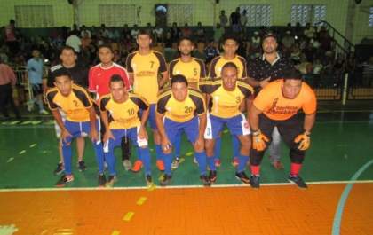 Em jogos de abertura, rede balança 24 vezes no Futsal de Férias