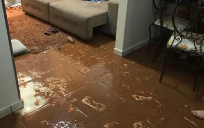 Lama e água invadem casas durante chuva na noite de terça-feira em Três Lagoas