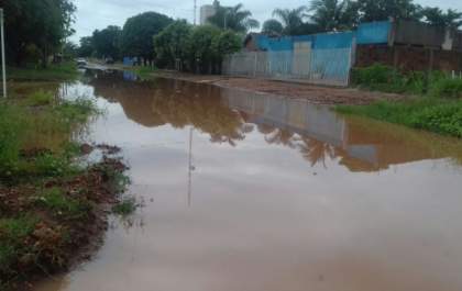 Chuva deixa moradores ilhados na região da Segunda Lagoa