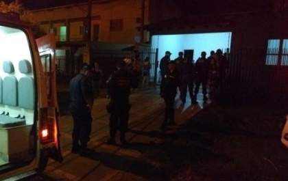 Homem é baleado no pescoço ao reagir a assalto