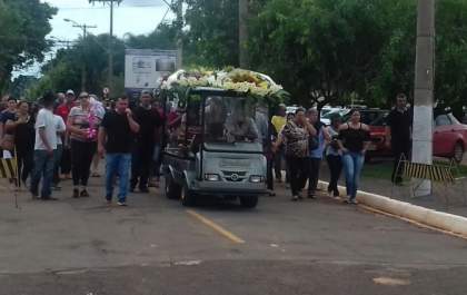 Comoção e revolta marcam sepultamento de Halley Coimbra em Três Lagoas