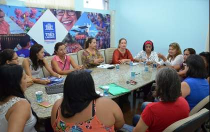 Apresentando reivindicações, mães de autistas se reúnem na Prefeitura