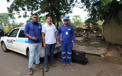 Equipe da Águas Andradina ‘caça’ vazamentos de casa em casa contra o desperdício de água