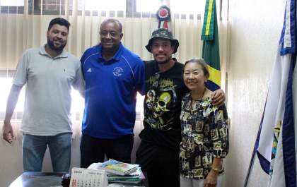 Tamiko recebe andradinense que é destaque nacional do skate