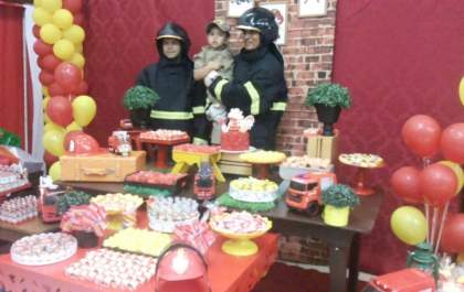 Bombeiros aparecem de surpresa em festa de menino de 3 anos em MS