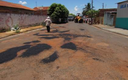 Prefeita Fátima investe 20 mil kg de massa asfáltica em “Tapa Buraco”