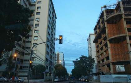 Chove em pontos isolados, mas temperaturas podem chegar aos 35°C