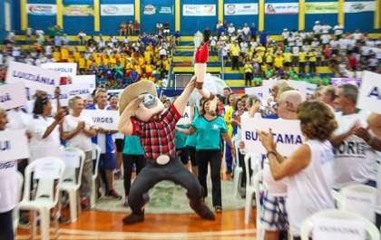 Grande público marca abertura dos Jogos Regionais do Idoso em Andradina