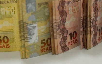 2017 fecha com dívida pública em R$ 3.559