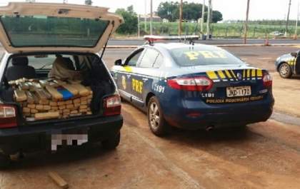 Após tentar fugir, PRF apreende maconha e prende motorista