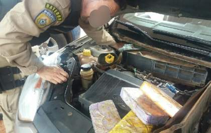Motorista fica nervoso e é flagrado com 14 quilos de cocaína na BR-163