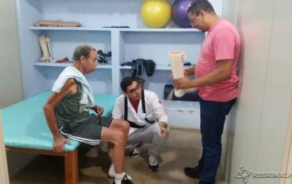 Ritinha Prates entrega primeira órtese produzida na entidade