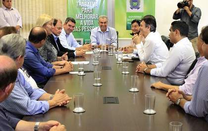 Governo do Estado assina contrato para construir 200 casas em Dourados