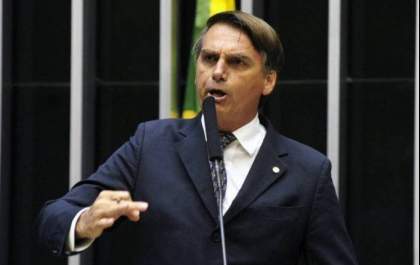 Bolsonaro faz passeio em Brasília após fala de Mandetta