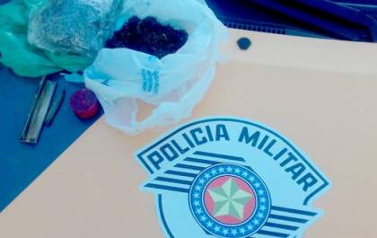 PMs procuram arma de agente e flagram professora de Andradina com maconha