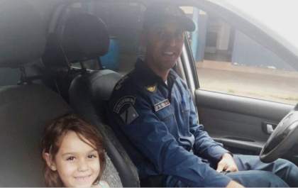 Quartel de Nova Andradina recebe visita de garota de seis anos que sonha em ser policial