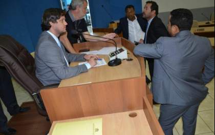Câmara abre trabalhos legislativos de 2108 com devolução de R$ 1,4 milhão à prefeitura