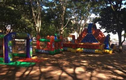 Enquanto brinquedos estão em reforma, SEJUVEL colocará parquinho inflável no Bosque da Lagoa Maior