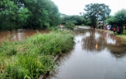 Chuva dura quatro horas e alaga casas em Dourados