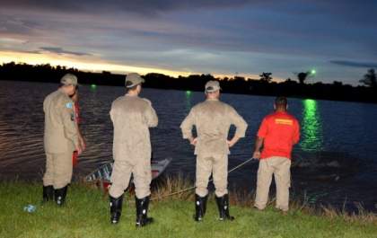 Bombeiros encontram corpo de jovem que se afogou em lago durante viagem de Carnaval