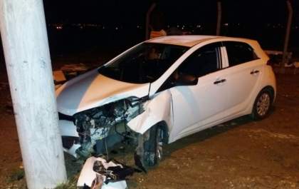 Embriagado, motorista perde controle e colide contra poste na Capital