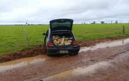 Motorista e batedores de estrada são presos com 366 kg de maconha