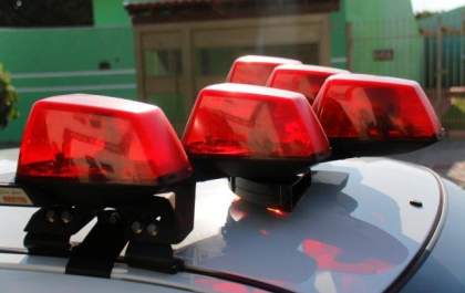 Idoso flagra ladrão em sua residência e é ferido com golpe de serra no rosto