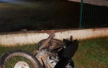 Sem habilitação, homem vai preso, após furar blitz e bater em muro