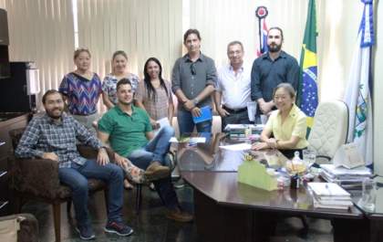 Governo de Andradina assina contrato para reforma da quadra da escola Josepha