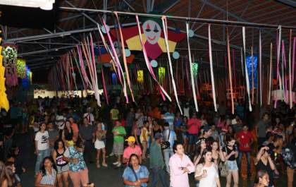 Carnaval 2018 animou foliões no recinto Arenamix e Distrito de Arapuá