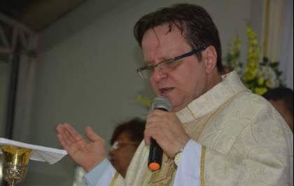 Padre José Mauro celebra missa de 90 anos de dona Antônia