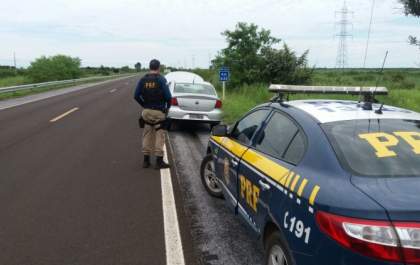 Veículo roubado de casal é recuperado na rota da fronteira com a Bolívia