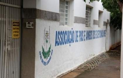 Empresa de celulose inaugura uma sala multimídia para a APAE de Três Lagoas
