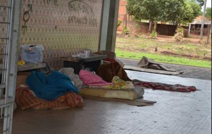 Moradores de rua voltam a ocupar antiga Estação Ferroviária em Três Lagoas