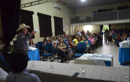 Merendeiras da Rede Municipal de Ensino recebem vale alimentação de R$180