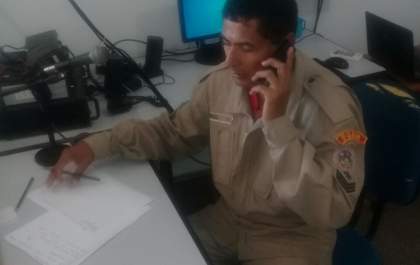 Bombeiros ajudam avô, por telefone, a salvar recém-nascido engasgado