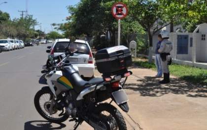 Falar ao celular e falta de cinto de segurança são as principais infrações no trânsito em Três Lagoas