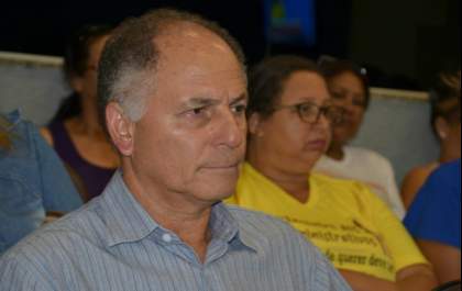 Secretário afirma que no momento não há previsão de retorno da jornada de seis horas de trabalho na Prefeitura