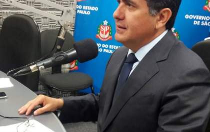 Marco Pilla fala a rádios do Pontal do Paranapanema sobre cartilha da nova lei dos assentamentos estaduais
