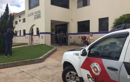 Criança de três anos e a mãe são baleados durante troca de tiros em tentativa de fuga