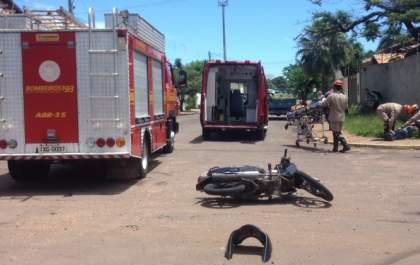 Jovem fica ferido após colisão entre moto e trator em Três Lagoas