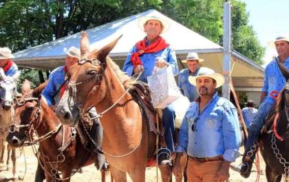 Emocionado com festa de aniversário, Zé Pedro diz que amizade não tem preço