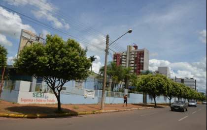 Interessada no prédio da antiga escola do Sesi, prefeitura quer embargar leilão do imóvel, marcado para esta sexta