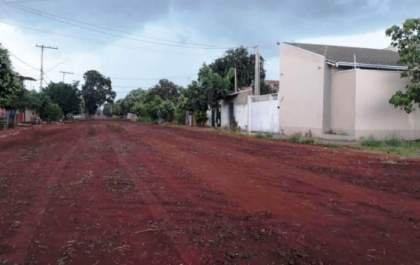 Prefeitura de Três Lagoas realiza patrolamento e cascalhamento em ruas do Bairro Oiti